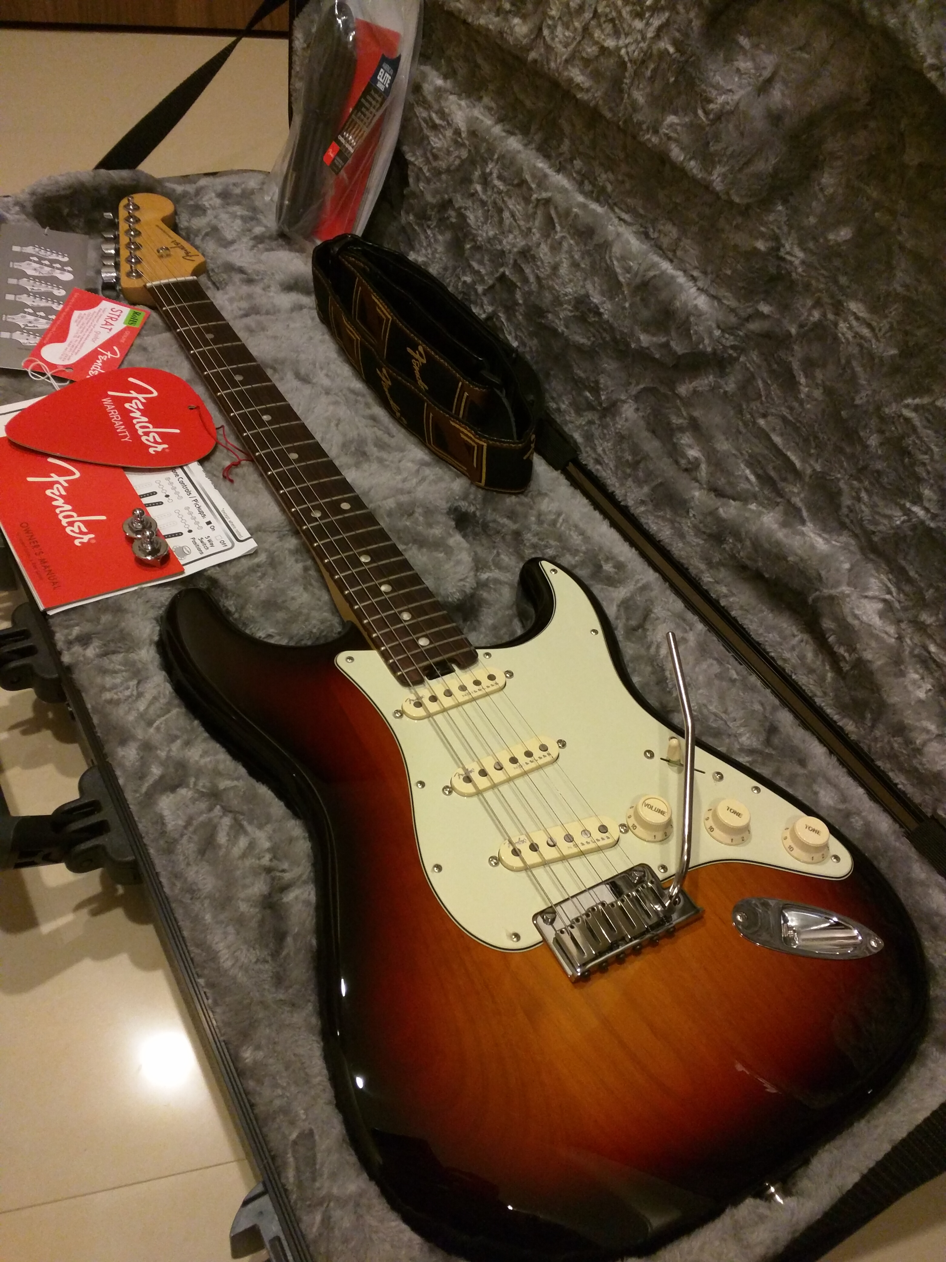 Fender American Elite Stratocaster Rosewood 3-Color Sunburst
