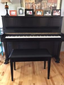 Steinway Upright Piano 1098