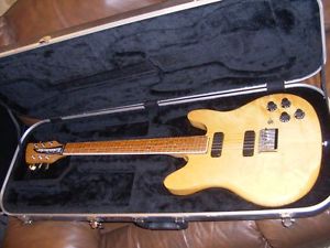 1986,Usa Rickenbacker 230 Hamburg Mapl-glo Natural Finish+Hsc/Rare,Clean Guitar.