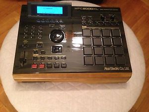 AKAI MPC 2000XL CUSTOM MIDI PRODUCTION CENTER+BLUE LCD+CFREADER+CUSTOMPADS+32MB