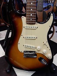 Fender 2006  60th Anniversary Stratocaster Sunburst + Hardcase