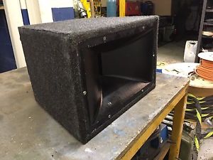 PAIR PEAVEY 44XT HIGH FREQUENCY DRIVER WITH HORN IN ENCLOSURE WITH CROSSOVER