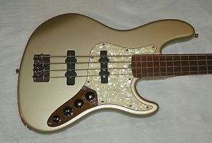 1997 American Fender Jazz Bass® Deluxe Fretless - Shoreline Gold - Active - USA