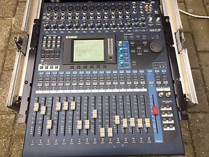 YAMAHA 01V96 V2 mit Case