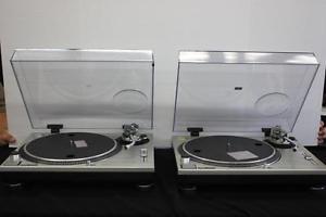 2 Technics Quartz SL-1200MK2 Direct Drive Turntable System 2 Piece set