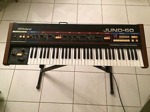 !!!!!! ROLAND JUNO 60 SUPERBE ETAT !!!!!!!!!!