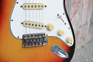 fender stratocaster 1965 original sunburst finish - bird's eye neck