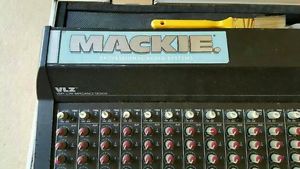 MACKIE SR SERIES SR32-4 VLZ PRO Used in Good Working Condition w/ Road Case