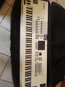Yamaha Motif XF 8 XF8 White Special edition workstation synthesizer sampler