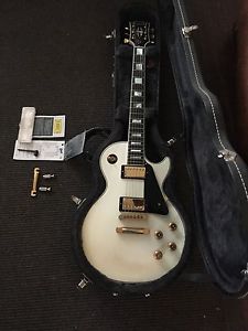 2001 Gibson USA Les Paul Custom Guitar Alpine White/Gold Hardware