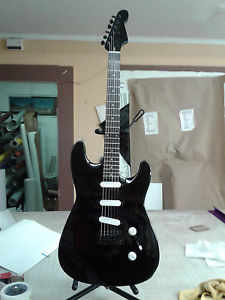 CUSTOM STRAT STYLE GUITAR, GOTOH LOCKING TUNER,TREMOLO, LACE PICKUPS