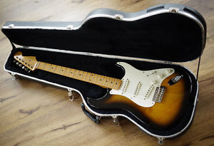 FENDER STRATOCASTER 6-string electric Guitar + Case (Made in MEXICO)