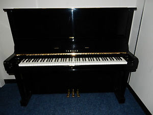 YAMAHA U3 A UPRIGHT PIANO AROUND 28 YEARS OLD. WITH 5 YEAR GUARANTEE