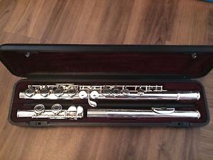 Yamaha 211 Protoge Flute with Hard Case and Cleaning Rod