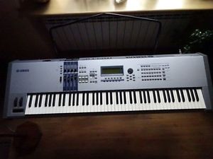 Yamaha Motif ES8 Synthesiser Keyboard Instrument