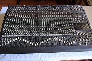 Mackie 32 8-Bus Analog Mixer With Power Supply