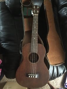 Vintage Gibson Tenor Ukulele  with extra strings & Original case