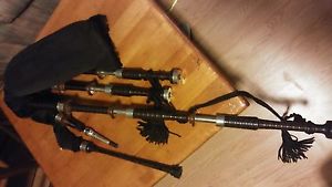 McCallum AB1 Deluxe B highland bagpipes  Bannatyne synthetic bag plastic chanter