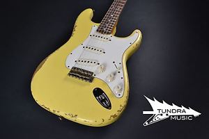 Fender Custom Shop '69 Stratocaster Reverse Peg Heavy Relic - Aged Vintage White