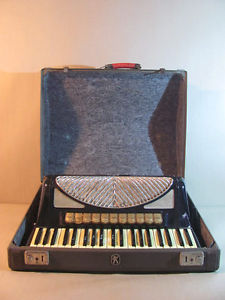 Akkordeon Musikinstrument HOHNER VERDI V Vintage schöner Zustand inkl. Koffer