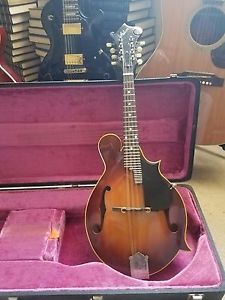 GIBSON MANDOLIN, EARLY 70 S, WITH CASE AND OWNERS MANUAL!