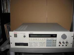 VINTAGE PROFESSIONAL AKAI S950 MIDI DIGITAL SAMPLER