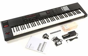 Roland FA-08 88-key Music Workstation 88-key Keyboard 2,000+ Sounds - EXCELLENT