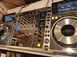Pioneer Limited Platinum Djm-900 Nexus Mixer & 2 Cdj-2000 Nexus Multiplayers