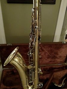 Yamaha yts-23 tenor saxophone with neck, mouthpiece, and hard case.