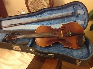 Violino antico ben conservato marcato Stainer 4/4 completo di custodia e archett