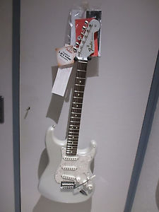 FENDER OPAL WHITE STRATOCASTER SE (SPECIAL EDITION)/ABSOLUTER NEUZUSTAND/MEXICO