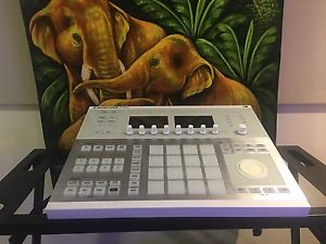 Native Instruments Maschine Studio White + KOMPLETE 10 ULTIMATE