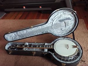 Goldtone OB 250 AT.    Arch top wide neck banjo.. Very good condition.