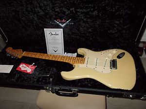 2004 Fender Custom shop Classic Stratocaster w/ COA and Case