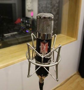 Beesneez Mahalia Tube microphone Neumann U67
