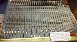 MIXER SOUNDCRAFT SPIRIT STUDIO 24 + BLUE DOG POWER SUPPLY