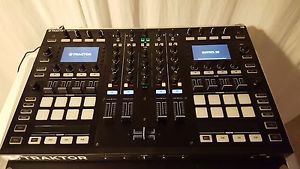 Native Instruments TRAKTOR S8 (+FREE Flight Case +RCA/Jack Cable +V Moda faders)