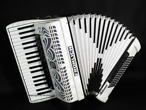 Akkordeon Fröhlich Schumann, Weltmeister Topas IV, Top Zustand wie Neu