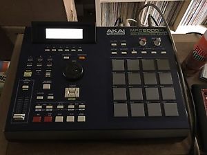 Akai MPC2000XL: MPC2000 XL: Blue Model W/ Hotswap CF, 32MB, 8 Outs.