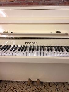 High Quality Modern White Cream Small Smallest British Zender Upright Piano