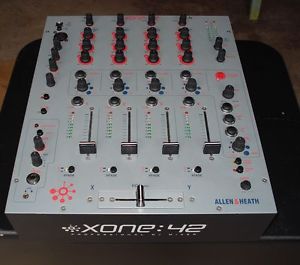 Mixer Xone 42 Hallen&Heath versione grigia, perfetto.