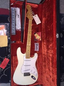 FENDER JIMI HENDRIX TRIBUTE "VOODOO CASTER"