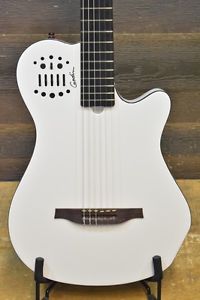 Godin Multiac Grand Concert SA White "SF" El.-Classical Guitar w/ Bag #15422151