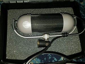 AEA Ribbon Mic R92 in original case