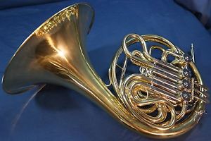 Yamaha YHR-561 Double French Horn with Case and Mouthpiece