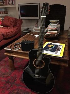 Yamaha NTX 700 Guitar (electric nylon) - With Speaker!