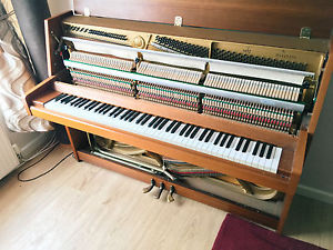 YAMAHA M5J 88 Key Upright Piano Solid Spruce Soundboard & Veneer Cabinet BEAUTY