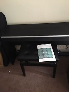 Roland digital piano F-120