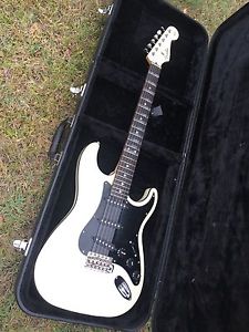 AERODYNE FENDER MIJ STRATOCASTER ELECTRIC GUITAR STRAT MEDIUM SCALE NECK W Case