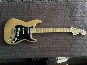 Fender Deluxe Stratocaster Maple Fingerboard Honey Blonde Transparent Noiseless